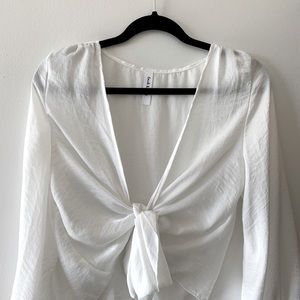 MENDOCINO Cropped Balloon Sleeve Blouse